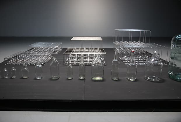 Variedad de tamaños y formas de botellas