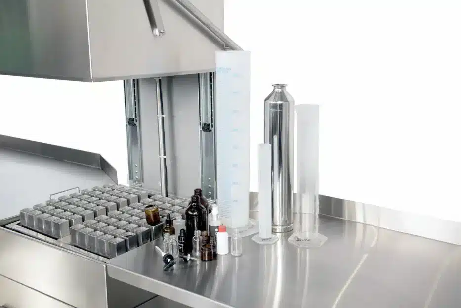 Laboratorios de investigaciones con limpieza impecable de sus envases