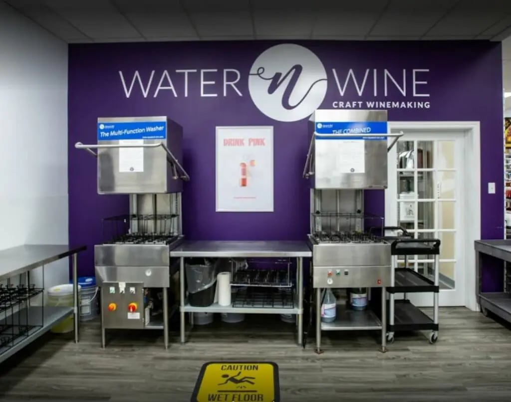 Boutique pour le vin avec le lavebouteille multifonctionnel