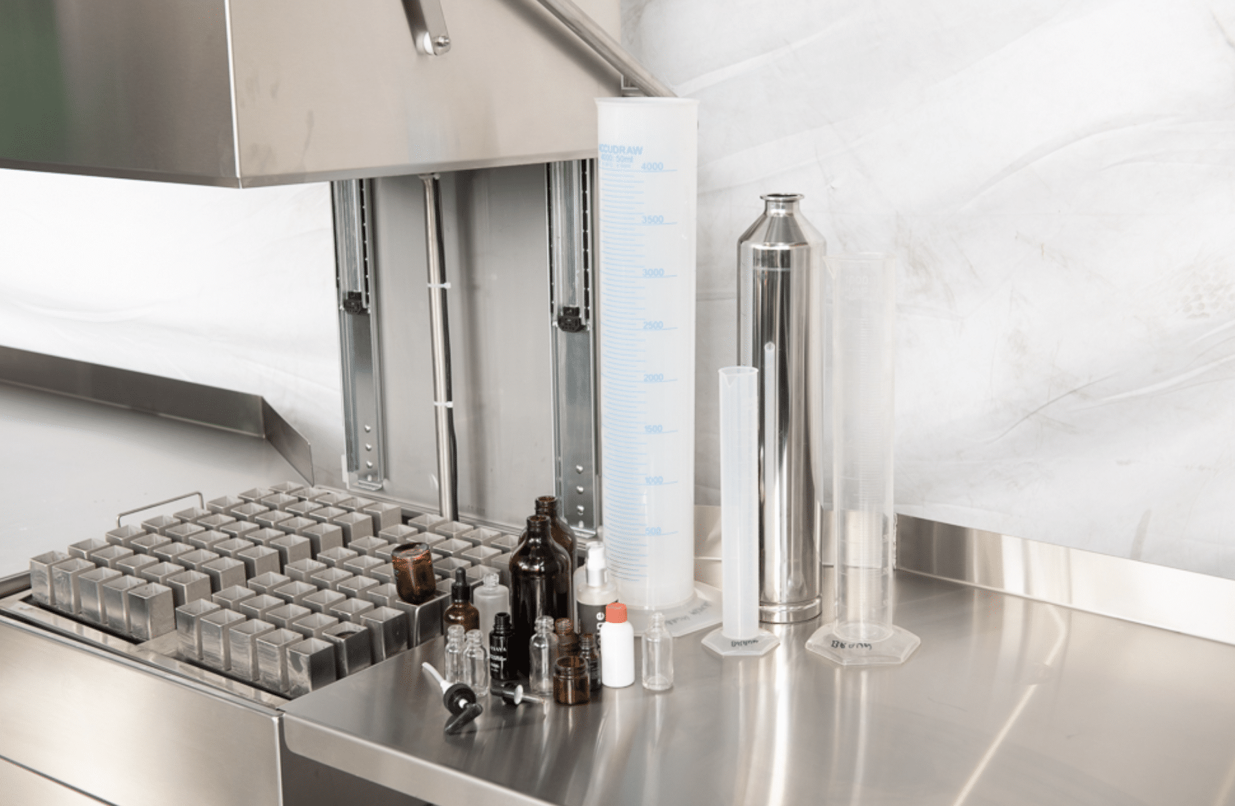 Machine laveuse pour plusieurs types et tailles de contenants.