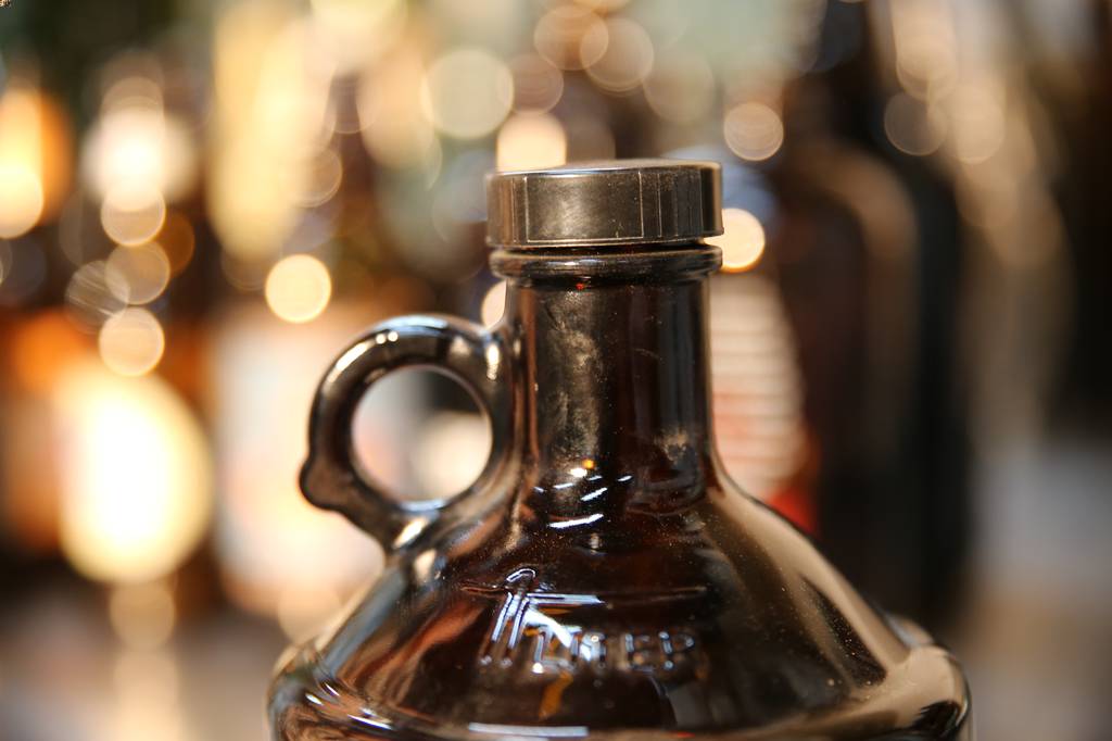 Bouteille en verre propre grâce à la meilleure lave-bouteille