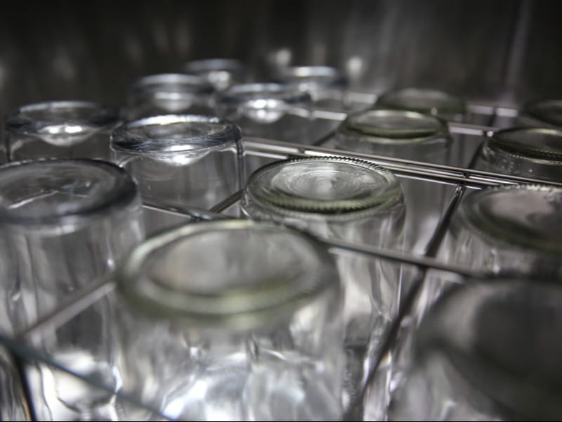 bouteille vin dans panniers inox